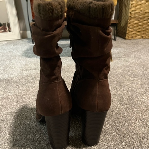 Brown heeled boots - Picture 2 of 7